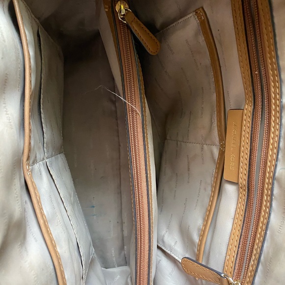 Large MK Signature Handbag - Picture 5 of 6